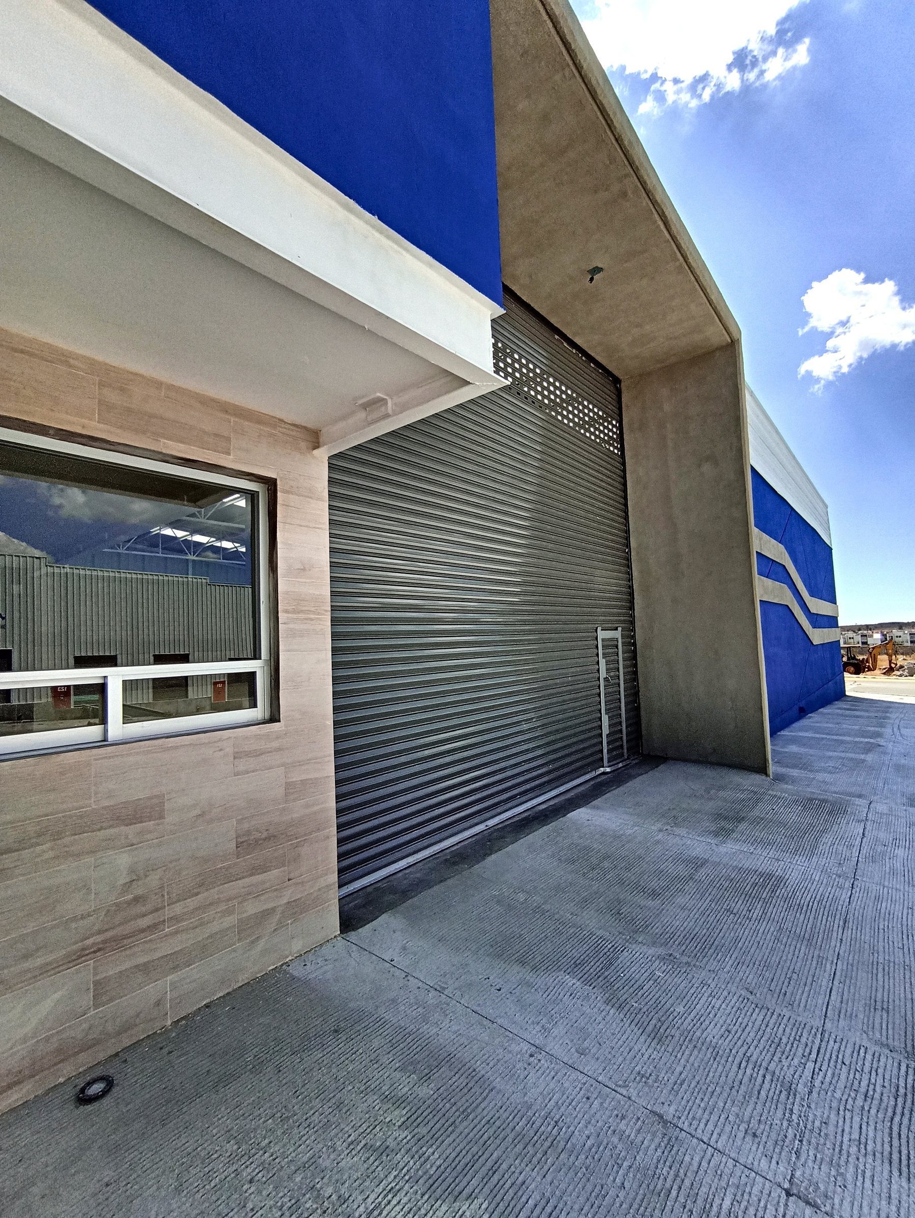 Cortina operativa en bodega de Arco Sur Cluster Industrial
